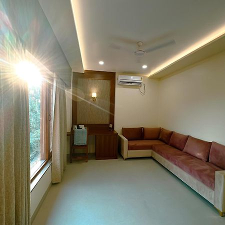 Hotel Ananda Kashi バラナシ エクステリア 写真