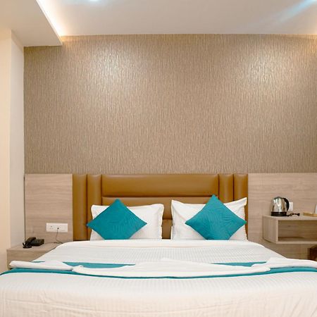 Hotel Ananda Kashi バラナシ エクステリア 写真